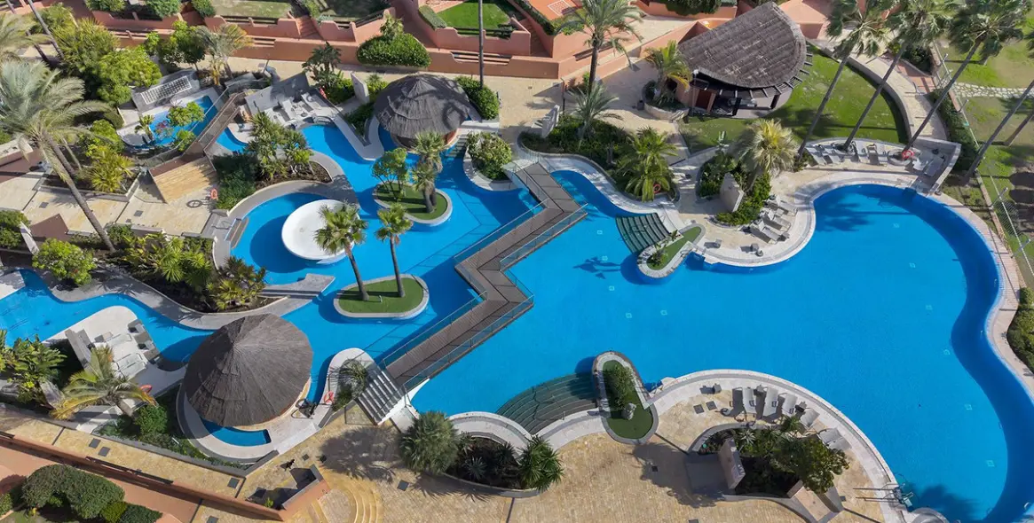 Venta de apartamento en planta baja en New Golden Mile 2