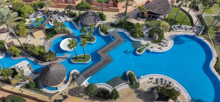 Venta de apartamento en planta baja en New Golden Mile 1