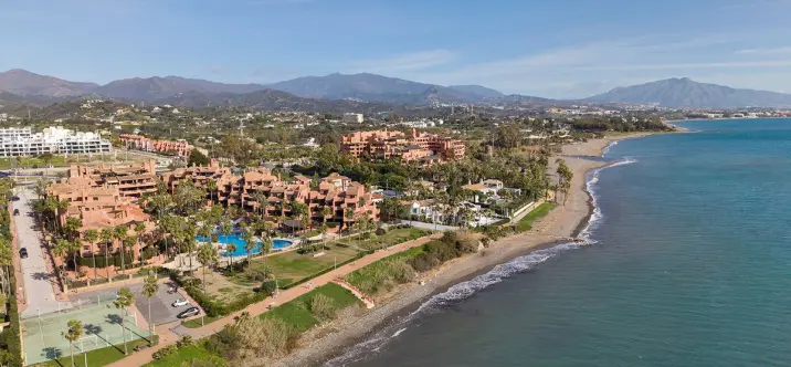 Venta de apartamento en planta baja en New Golden Mile 2