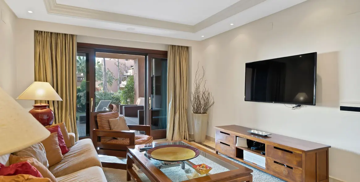 Venta de apartamento en planta baja en New Golden Mile 4