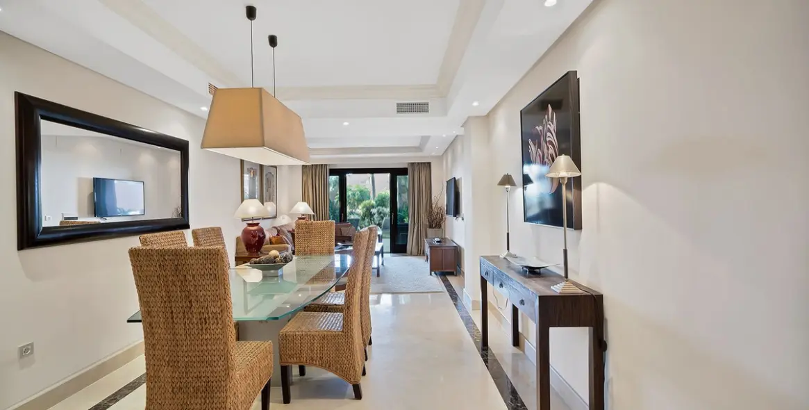 Venta de apartamento en planta baja en New Golden Mile 5