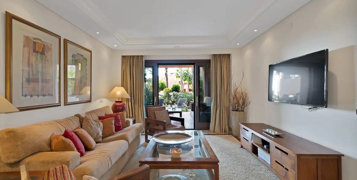 Venta de apartamento en planta baja en New Golden Mile 6