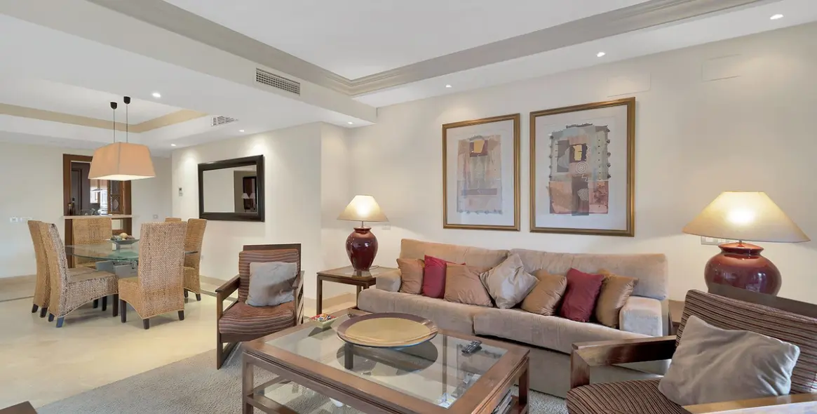 Venta de apartamento en planta baja en New Golden Mile 7