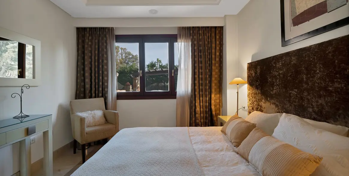 Venta de apartamento en planta baja en New Golden Mile 16