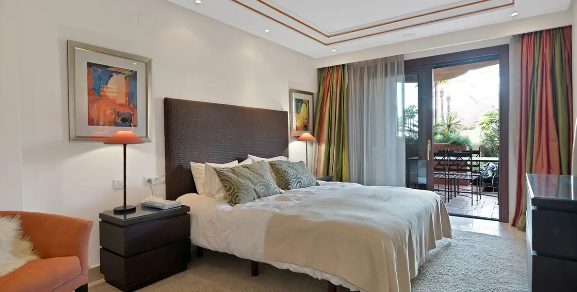 Venta de apartamento en planta baja en New Golden Mile 17