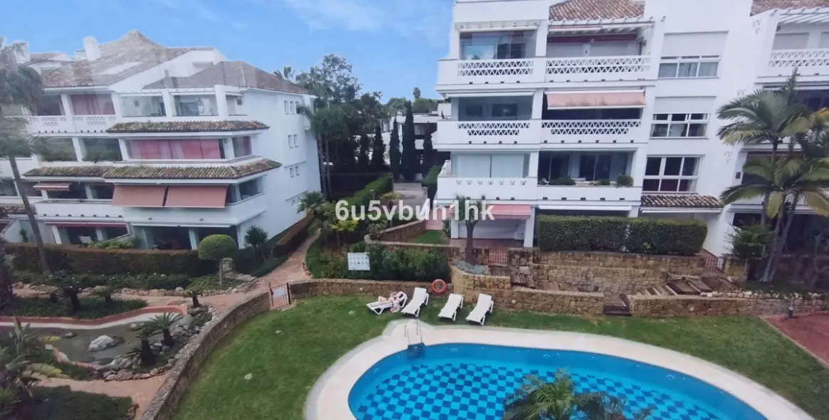 Venta de apartamento en planta baja en Marbella 2