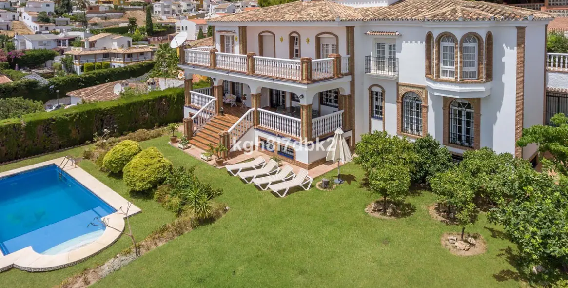 Venta de villa independiente en Benalmadena 1