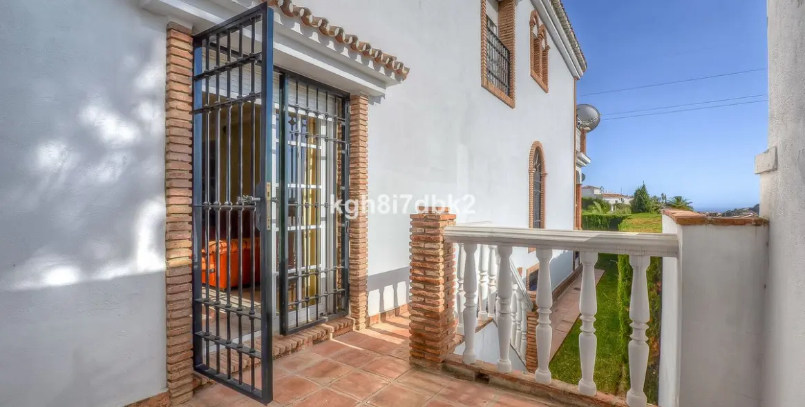 Продажа  отдельно стоящей виллы в Benalmadena 22