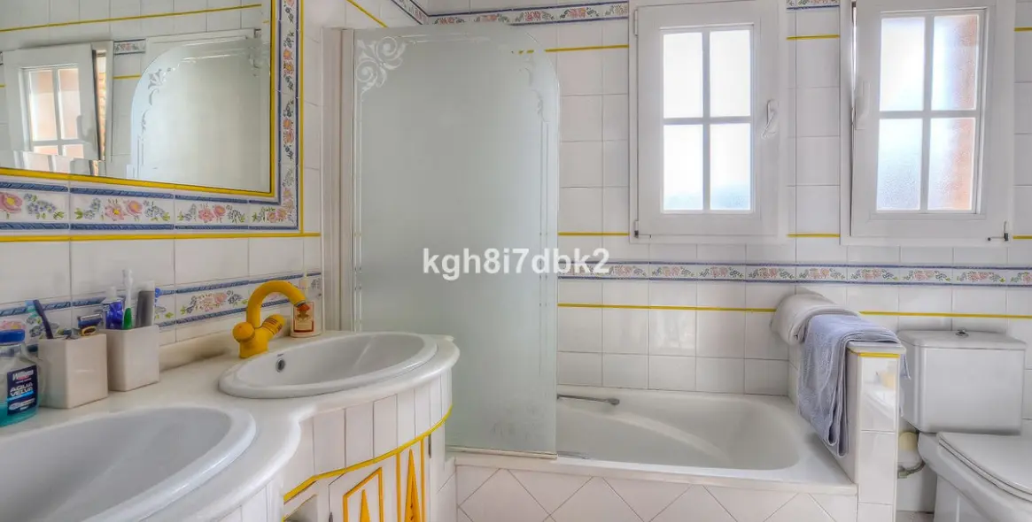 Продажа  отдельно стоящей виллы в Benalmadena 24