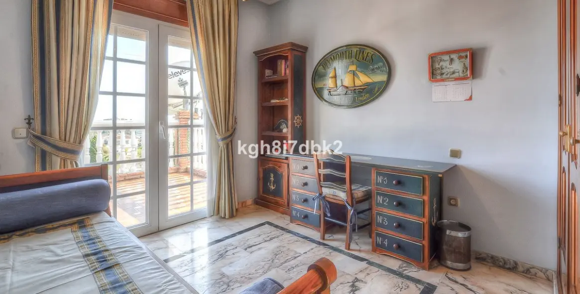 Продажа  отдельно стоящей виллы в Benalmadena 25