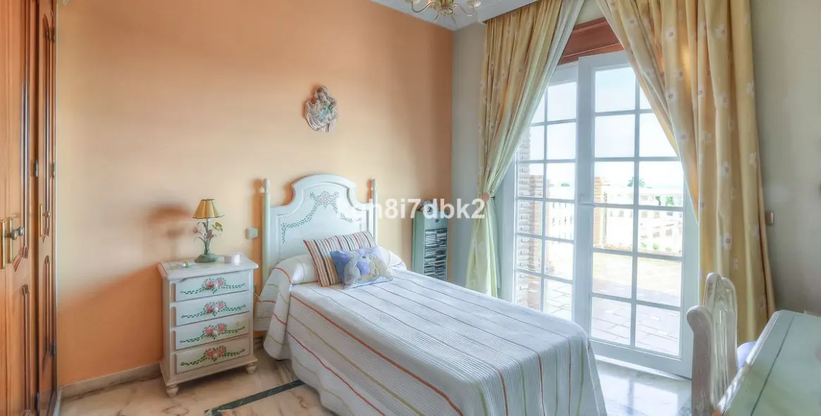 Продажа  отдельно стоящей виллы в Benalmadena 27