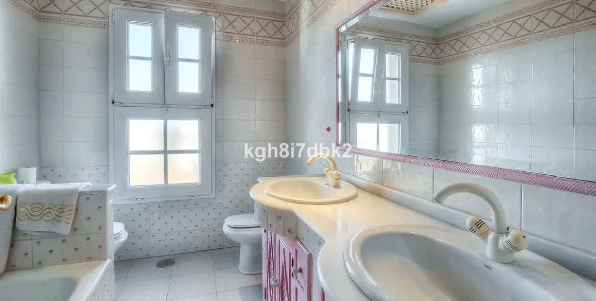 Продажа  отдельно стоящей виллы в Benalmadena 28