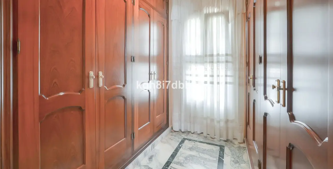 Продажа  отдельно стоящей виллы в Benalmadena 30