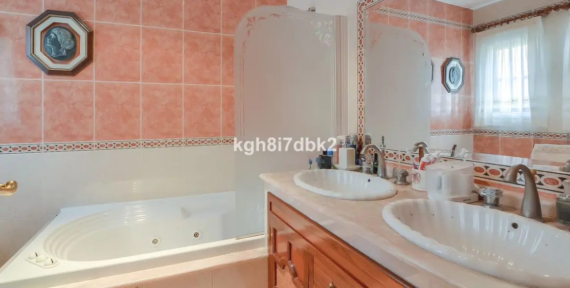 Продажа  отдельно стоящей виллы в Benalmadena 31