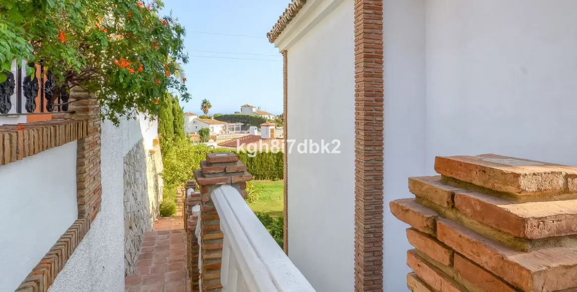 Продажа  отдельно стоящей виллы в Benalmadena 37