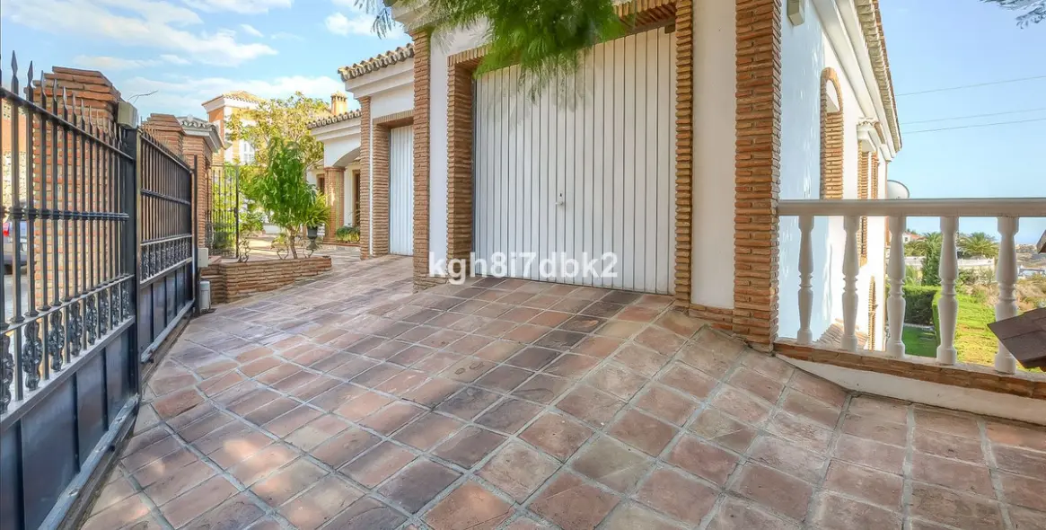 Продажа  отдельно стоящей виллы в Benalmadena 39