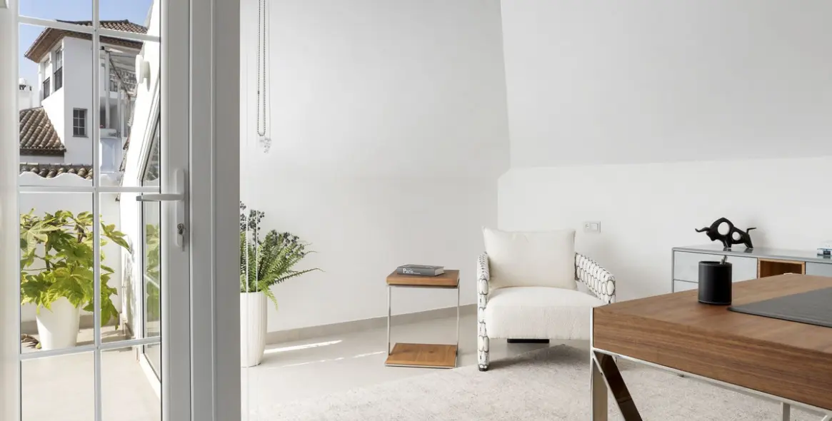 Venta de ático dúplex en Nueva Andalucía 19