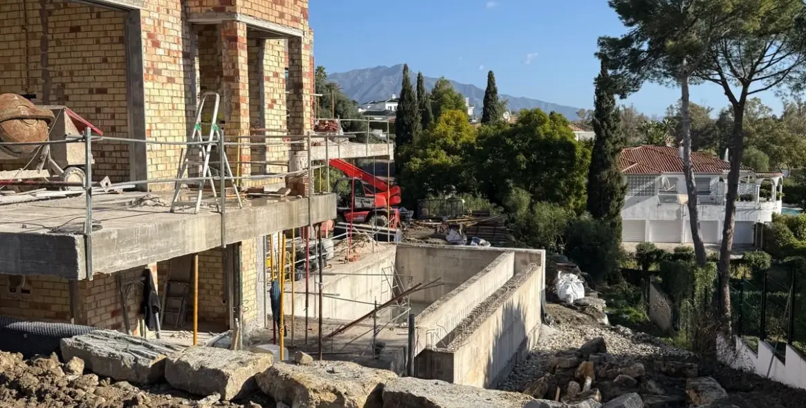 Venta de villa independiente en El Paraiso 10