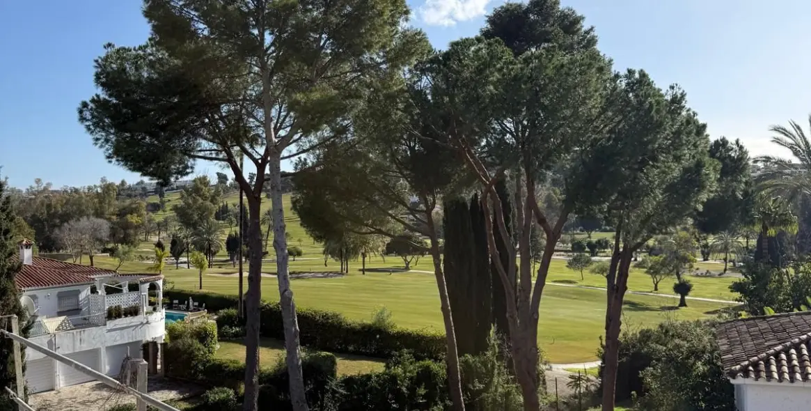 Venta de villa independiente en El Paraiso 11