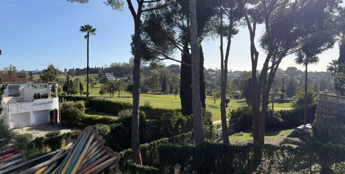 Venta de villa independiente en El Paraiso 12