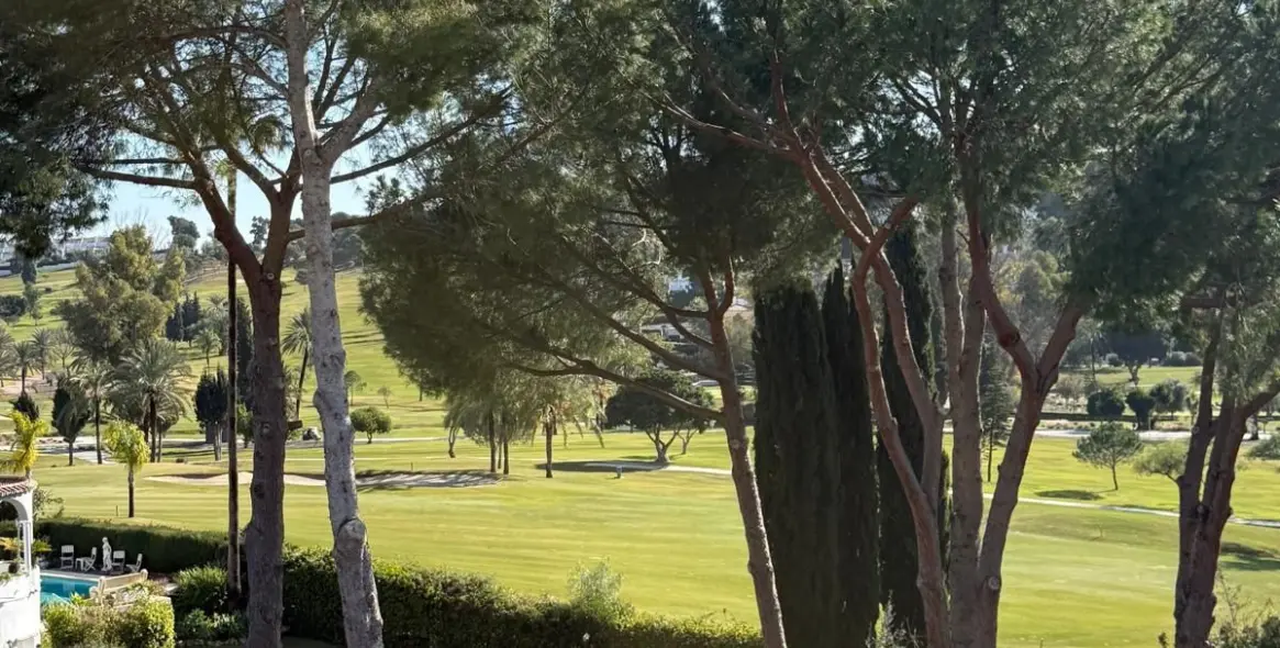 Venta de villa independiente en El Paraiso 13