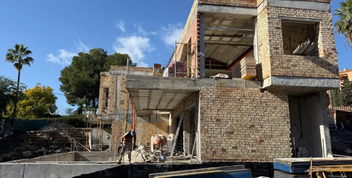 Venta de villa independiente en El Paraiso 14