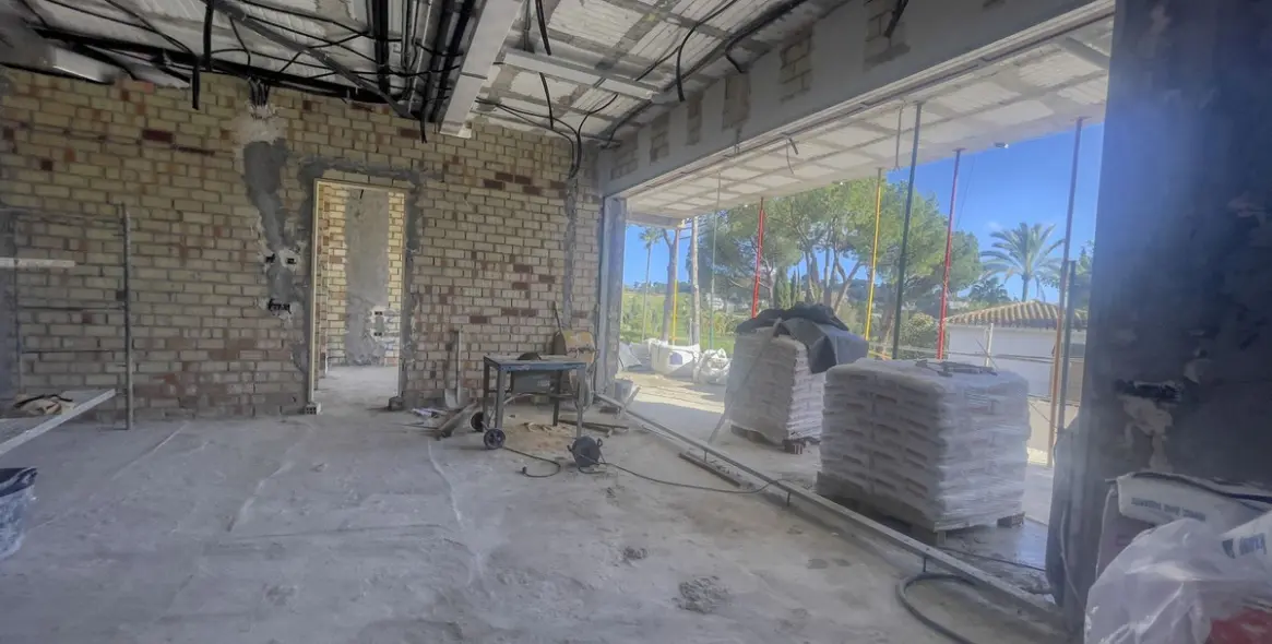 Sale of detached villa in El Paraiso 12