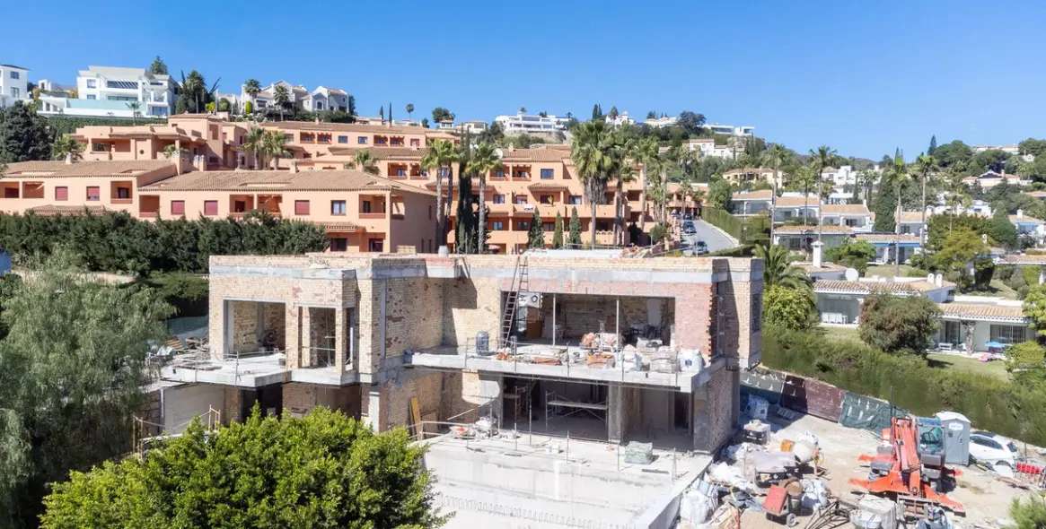 Venta de villa independiente en El Paraiso 2