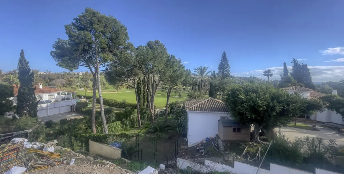 Venta de villa independiente en El Paraiso 6