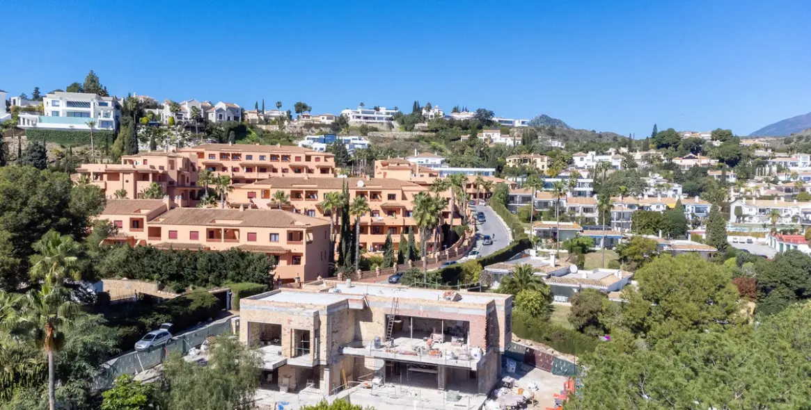 Venta de villa independiente en El Paraiso 7