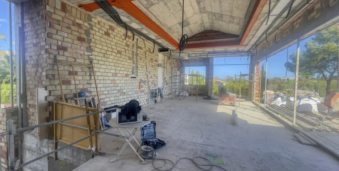 Venta de villa independiente en El Paraiso 11