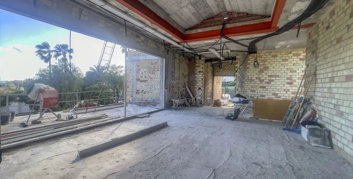 Venta de villa independiente en El Paraiso 12