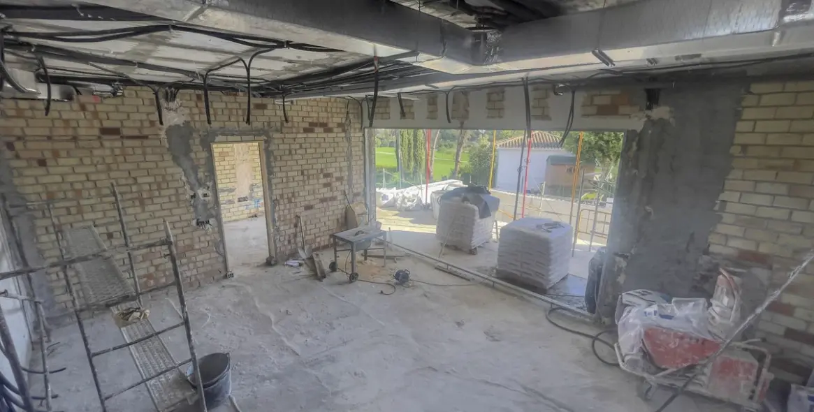 Venta de villa independiente en El Paraiso 14