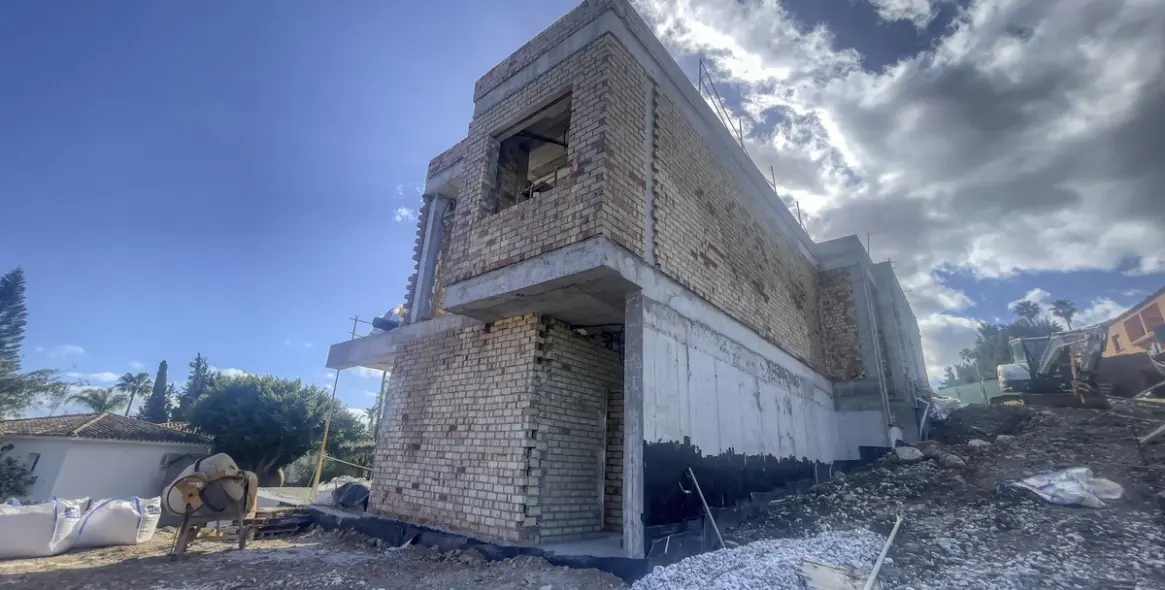 Venta de villa independiente en El Paraiso 17