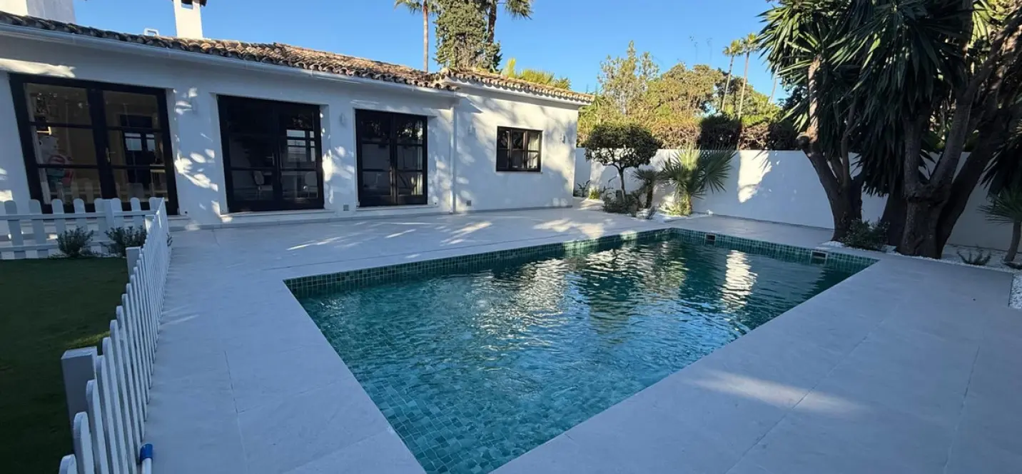 Short-term rent of detached villa in El Paraiso 0