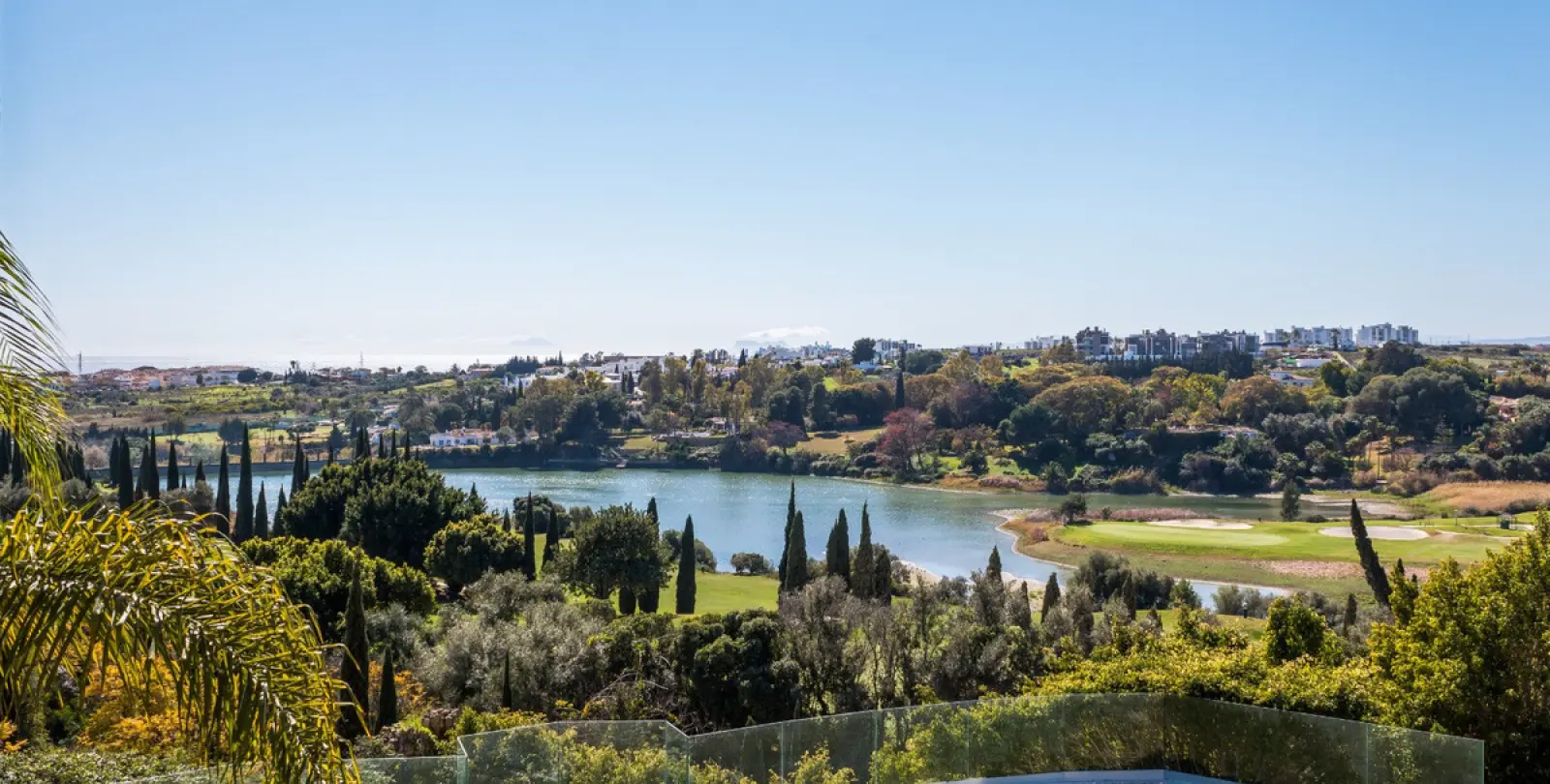 Short-term rent of detached villa in Benahavís 43