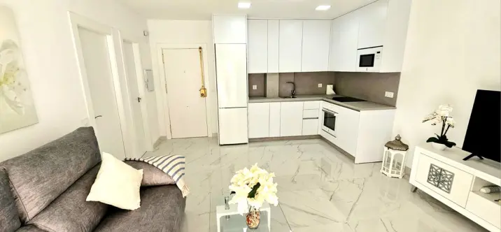 Venta de apartamento en planta media en Torreblanca 2