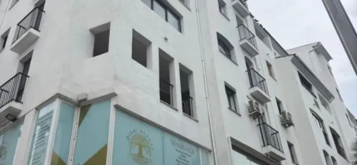 Venta de apartamento en planta media en Puerto Banús 0