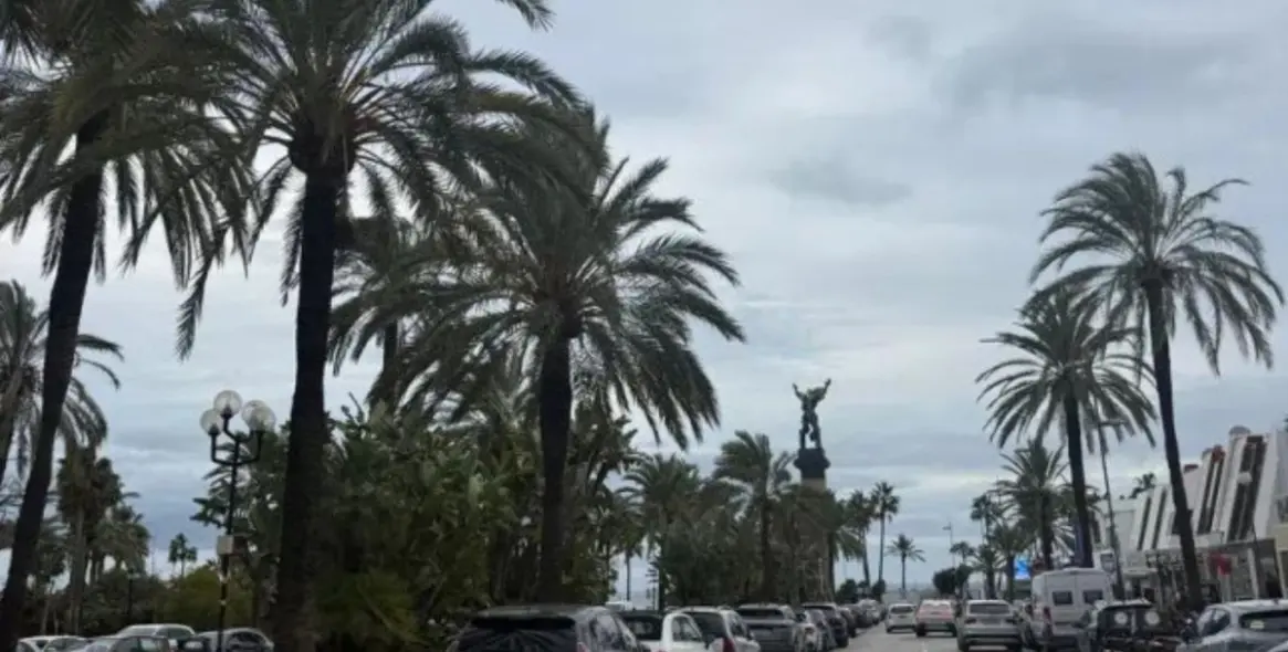 Venta de apartamento en planta media en Puerto Banús 7