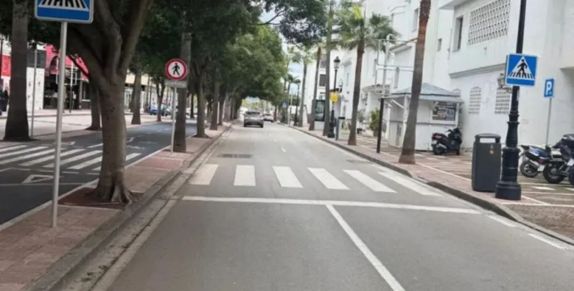 Venta de apartamento en planta media en Puerto Banús 11