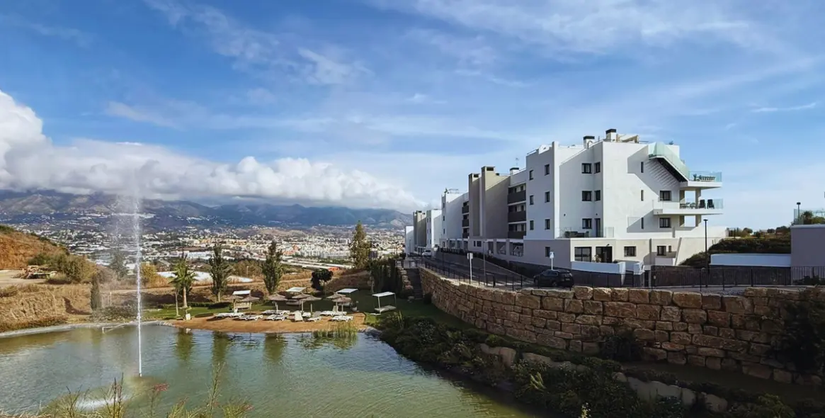 Venta de apartamento en planta media en Mijas Costa 1