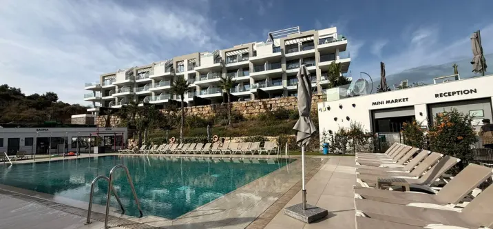 Venta de apartamento en planta media en Mijas Costa 1