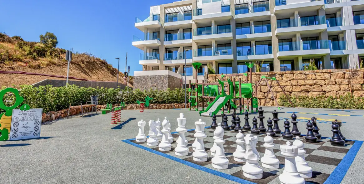 Sale of middle floor apartment in Mijas Costa 28