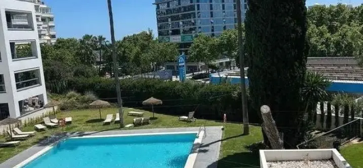 Venta de apartamento en planta media en Marbella 0