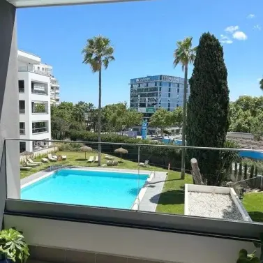 Venta de apartamento en planta media en Marbella