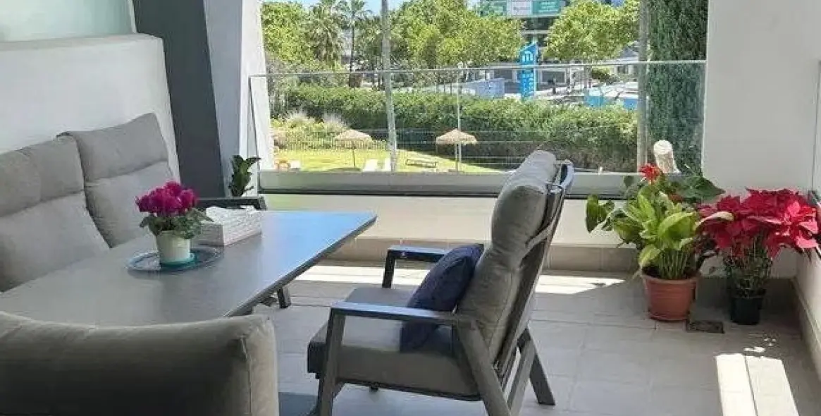 Venta de apartamento en planta media en Marbella 3