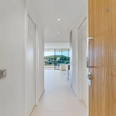 Sale of middle floor apartment in Fuengirola