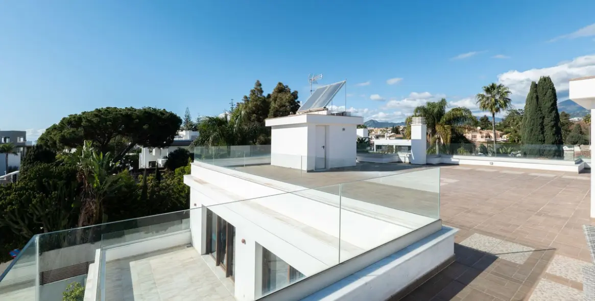 Alquiler a largo plazo de villa independiente en San Pedro de Alcántara 13