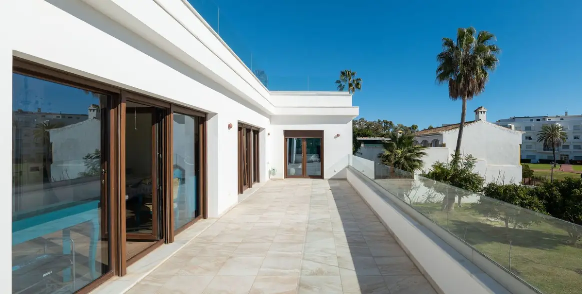 Alquiler a largo plazo de villa independiente en San Pedro de Alcántara 15