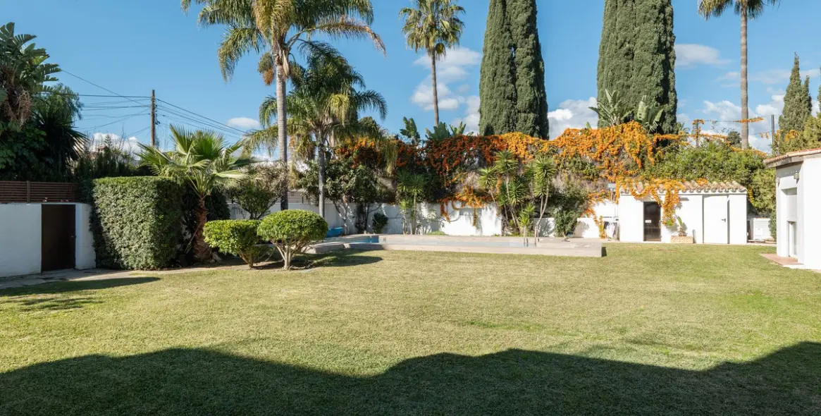 Alquiler a largo plazo de villa independiente en San Pedro de Alcántara 44